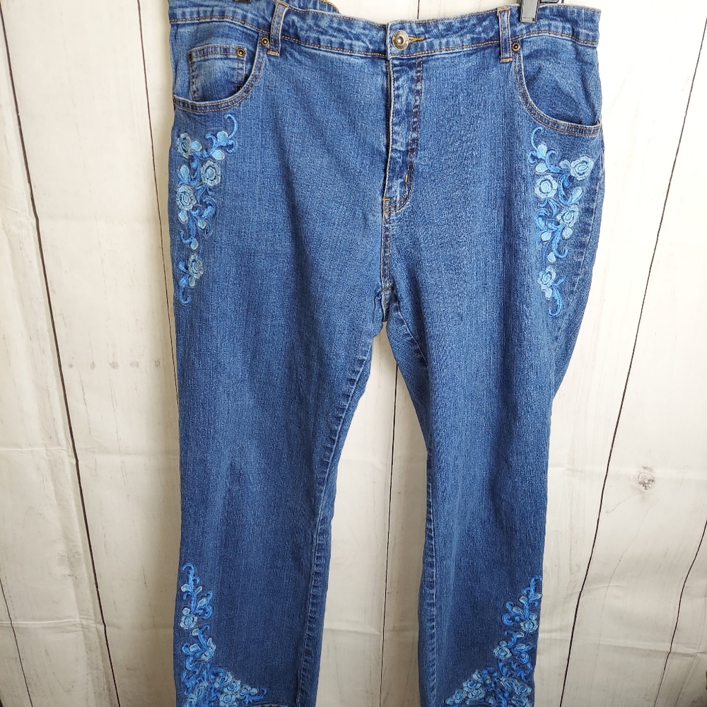 Blue embroidered plus jeans waist measure 19”one side to other inseam 29.